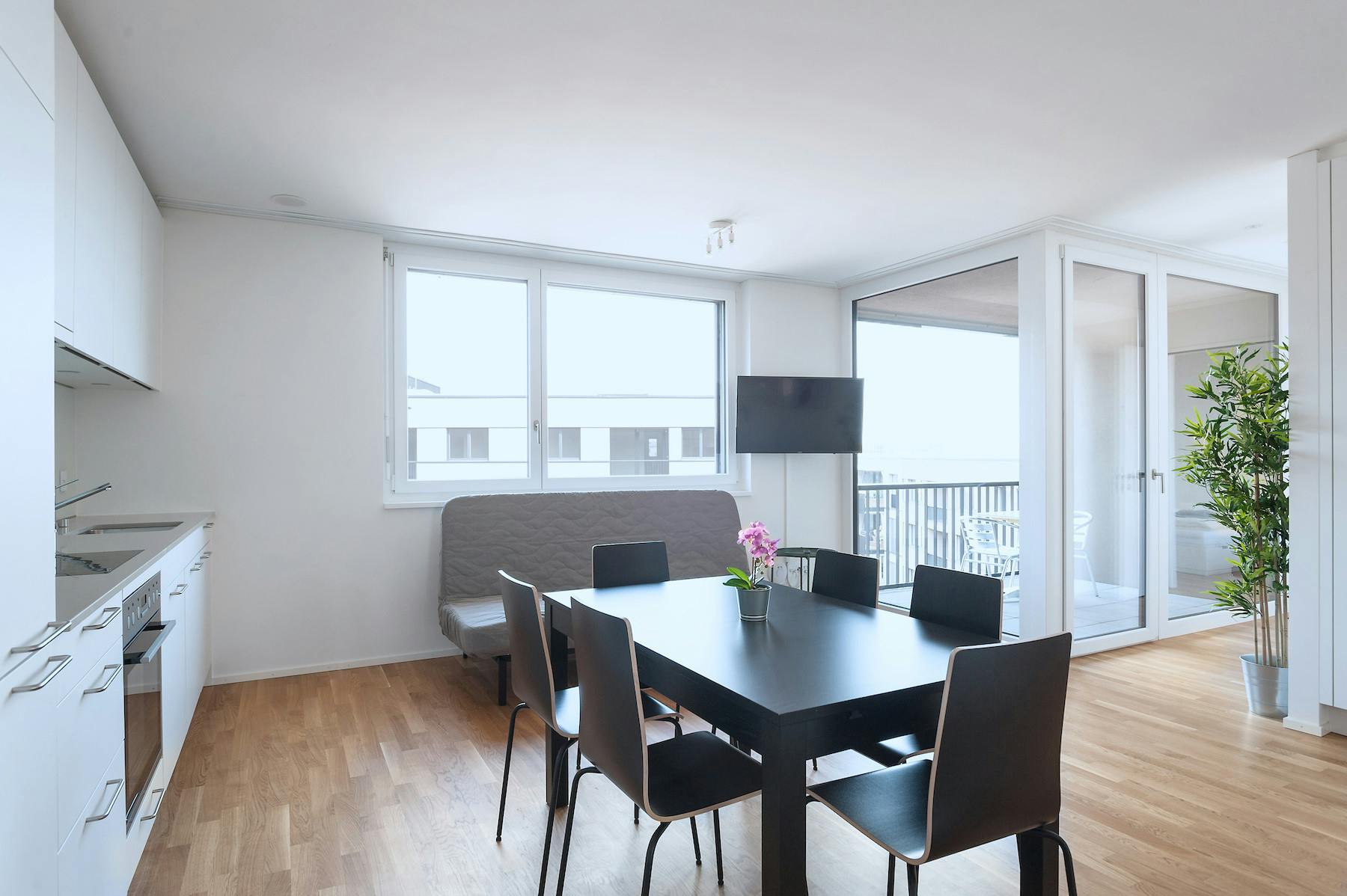 Apartment for rent for €2,522 per month in Basel, Erlenmattstrasse