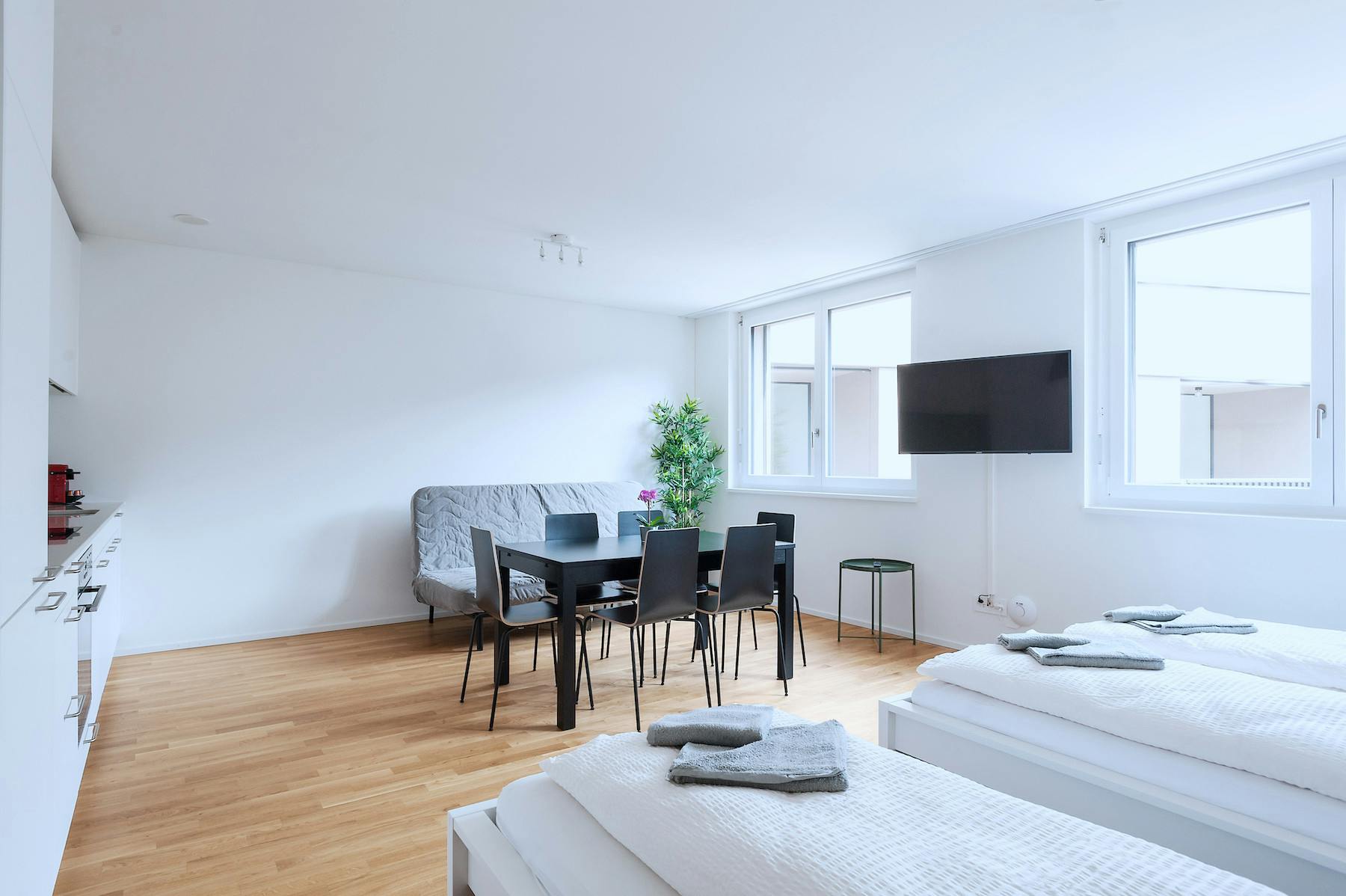 Apartment for rent for €2,408 per month in Basel, Erlenmattstrasse