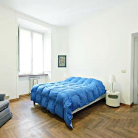 Apartment for rent for €3,100 per month in Rome, Corso Vittorio Emanuele II