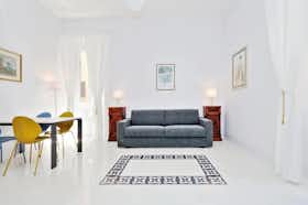 Apartment for rent for €2,850 per month in Rome, Via Carlo Alberto