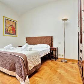 Apartment for rent for €2,850 per month in Rome, Borgo Pio