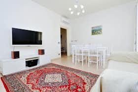 Appartement te huur voor € 2.800 per maand in Rome, Via Raffaele Balestra