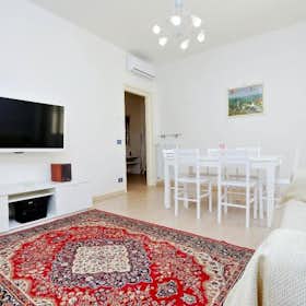 Appartement à louer pour 2 800 €/mois à Rome, Via Raffaele Balestra