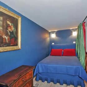 Studio for rent for €2,500 per month in Rome, Via Gregoriana