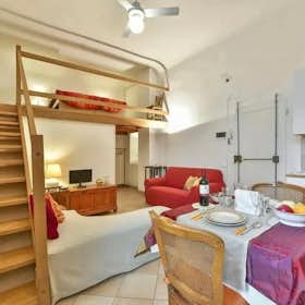 Studio for rent for € 2.350 per month in Florence, Via Ghibellina