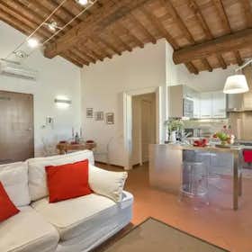 Apartment for rent for €3,300 per month in Florence, Via delle Terme