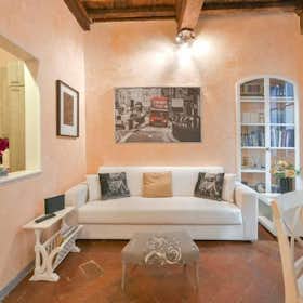 Apartment for rent for €2,900 per month in Florence, Via Sant'Antonino