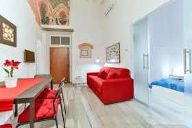 Lägenhet att hyra för 3 500 € i månaden i Florence, Via del Castellaccio