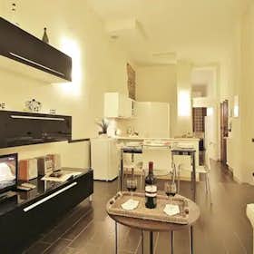 Apartment for rent for €3,400 per month in Florence, Vicolo dei Malespini