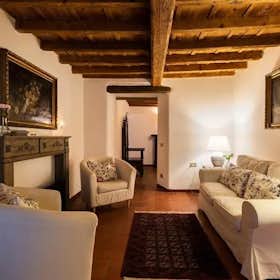 Apartment for rent for €3,500 per month in Florence, Borgo La Croce