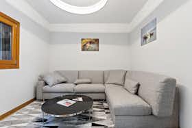 公寓 正在以 €2,200 的月租出租，其位于 Perledo, Strada del Verde