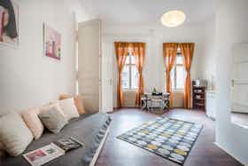 Квартира сдается в аренду за 174 760 HUF в месяц в Budapest, József körút