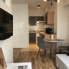 Studio for rent for €1,300 per month in Brussels, Rue Montoyer