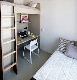 Shared room for rent for €620 per month in Sant Adrià de Besòs, Avinguda d'Eduard Maristany