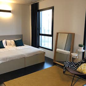 Appartement for rent for 1 540 € per month in Sant Adrià de Besòs, Avinguda d'Eduard Maristany