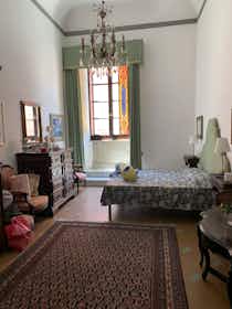 私人房间 正在以 €450 的月租出租，其位于 Carrara, Via Loris Giorgi