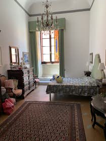 Pokój prywatny do wynajęcia za 450 € miesięcznie w mieście Carrara, Via Loris Giorgi