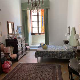 私人房间 正在以 €450 的月租出租，其位于 Carrara, Via Loris Giorgi