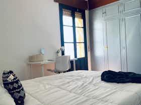 Mehrbettzimmer zu mieten für 320 € pro Monat in Córdoba, Pasaje Saravia