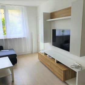 Apartment for rent for €1,080 per month in Frankfurt am Main, Trifelsstraße