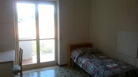 Privé kamer te huur voor € 240 per maand in Naples, Via Cintia