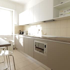 Apartment for rent for €2,105 per month in Milan, Via Ambrogio da Fossano Bergognone