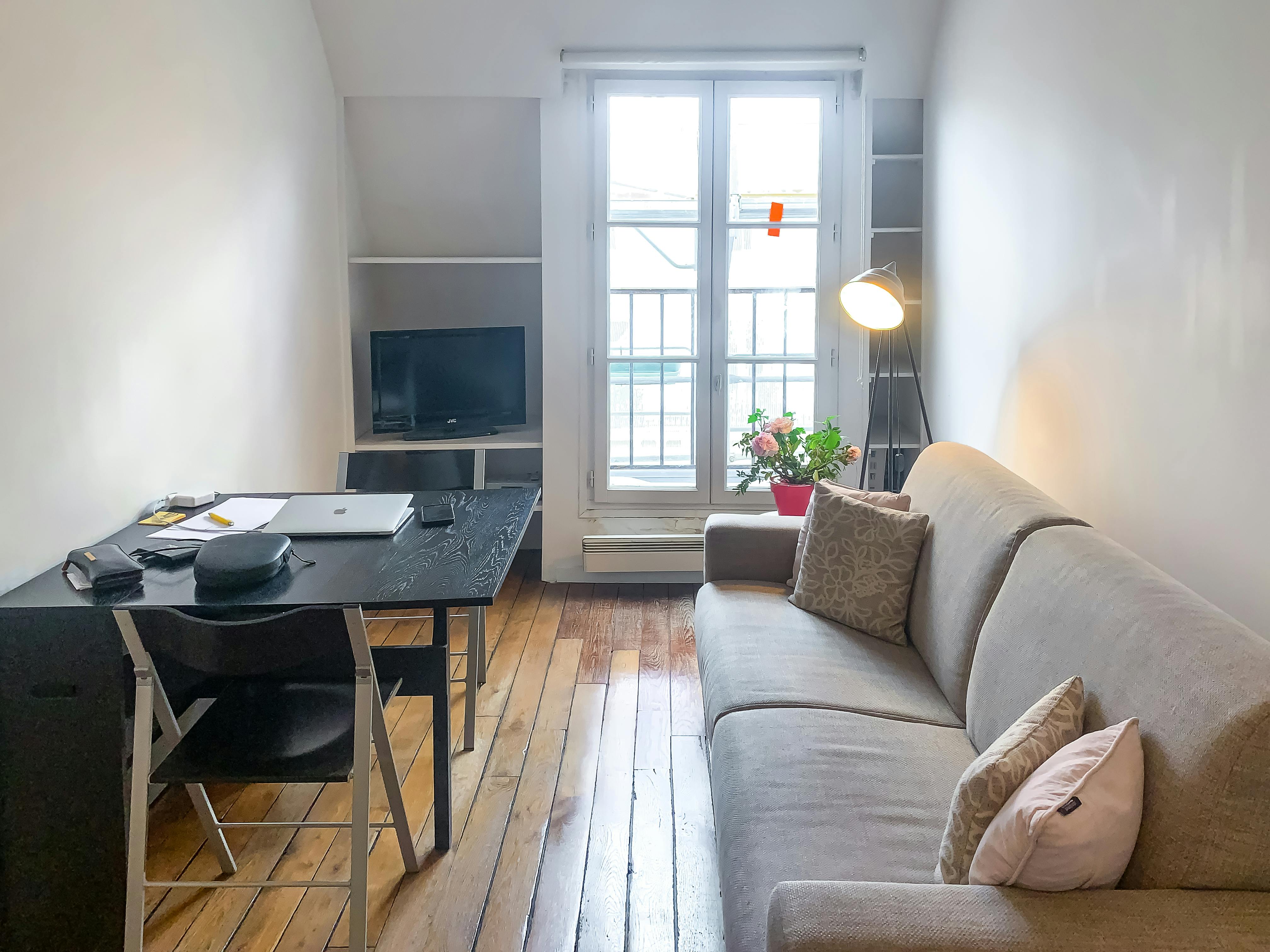 Apartment for rent for €1,850 per month in Paris, Rue de Vienne