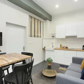 Apartment for rent for €3,300 per month in Paris, Rue Saint-Denis