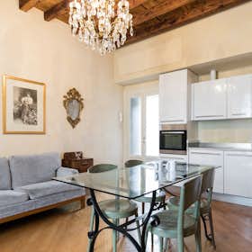 Apartment for rent for €2,480 per month in Milan, Ripa di Porta Ticinese