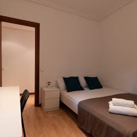 Private room for rent for €482 per month in Madrid, Calle de Valderribas