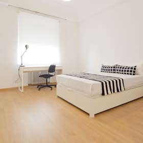Private room for rent for €745 per month in Madrid, Calle de la Princesa