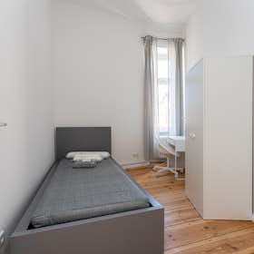 Private room for rent for €645 per month in Berlin, Hermannstraße