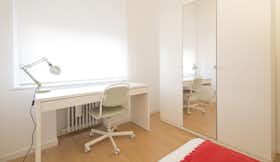 Private room for rent for €770 per month in Madrid, Calle de la Princesa