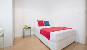 Private room for rent for €695 per month in Madrid, Calle de la Princesa