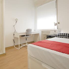 Private room for rent for €730 per month in Madrid, Calle de la Princesa