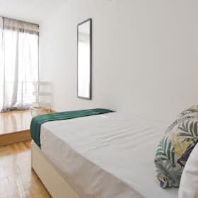 Private room for rent for €640 per month in Madrid, Calle Núñez Morgado