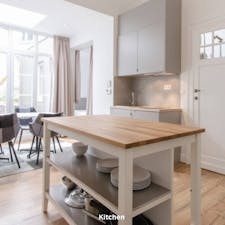 Apartment for rent for €1,395 per month in Schaerbeek, Émile Maxlaan