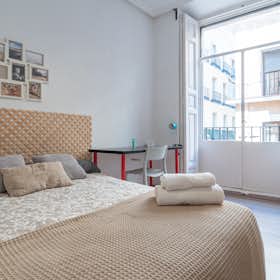 Private room for rent for €720 per month in Madrid, Calle Mesón de Paredes