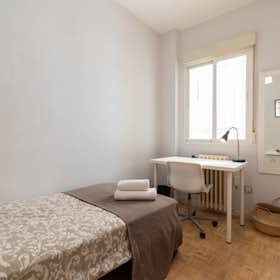 Private room for rent for €559 per month in Madrid, Calle del Conde de Vilches