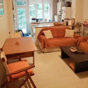 Appartamento in affitto a 950 € al mese a Uccle, Rue Klipveld