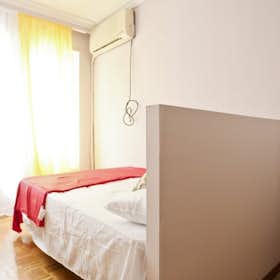 Private room for rent for €636 per month in Madrid, Paseo de la Castellana