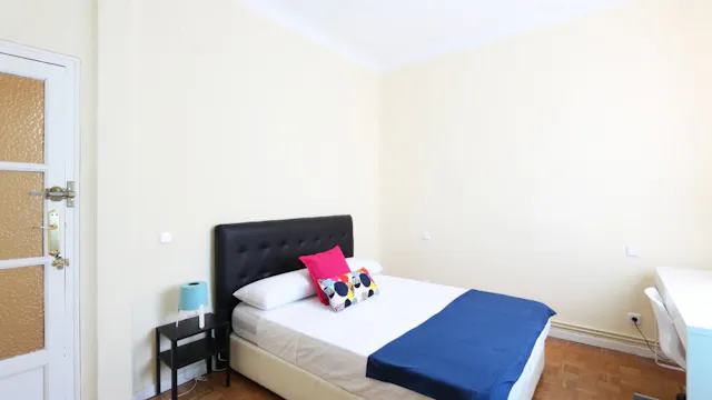 Private room in Calle de O'Donnell, Madrid (1081908) room image 2
