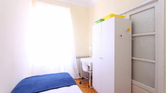 Private room in Calle de O'Donnell, Madrid (1081910) room image 2
