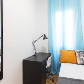 Private room for rent for €625 per month in Madrid, Calle de Bravo Murillo
