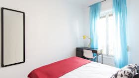 Private room for rent for €675 per month in Madrid, Calle de Bravo Murillo
