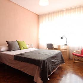 Private room for rent for €650 per month in Madrid, Paseo de la Castellana