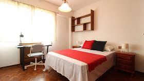 Private room for rent for €630 per month in Madrid, Paseo de la Castellana