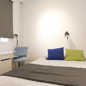 Private room for rent for €575 per month in Madrid, Calle de Ibiza