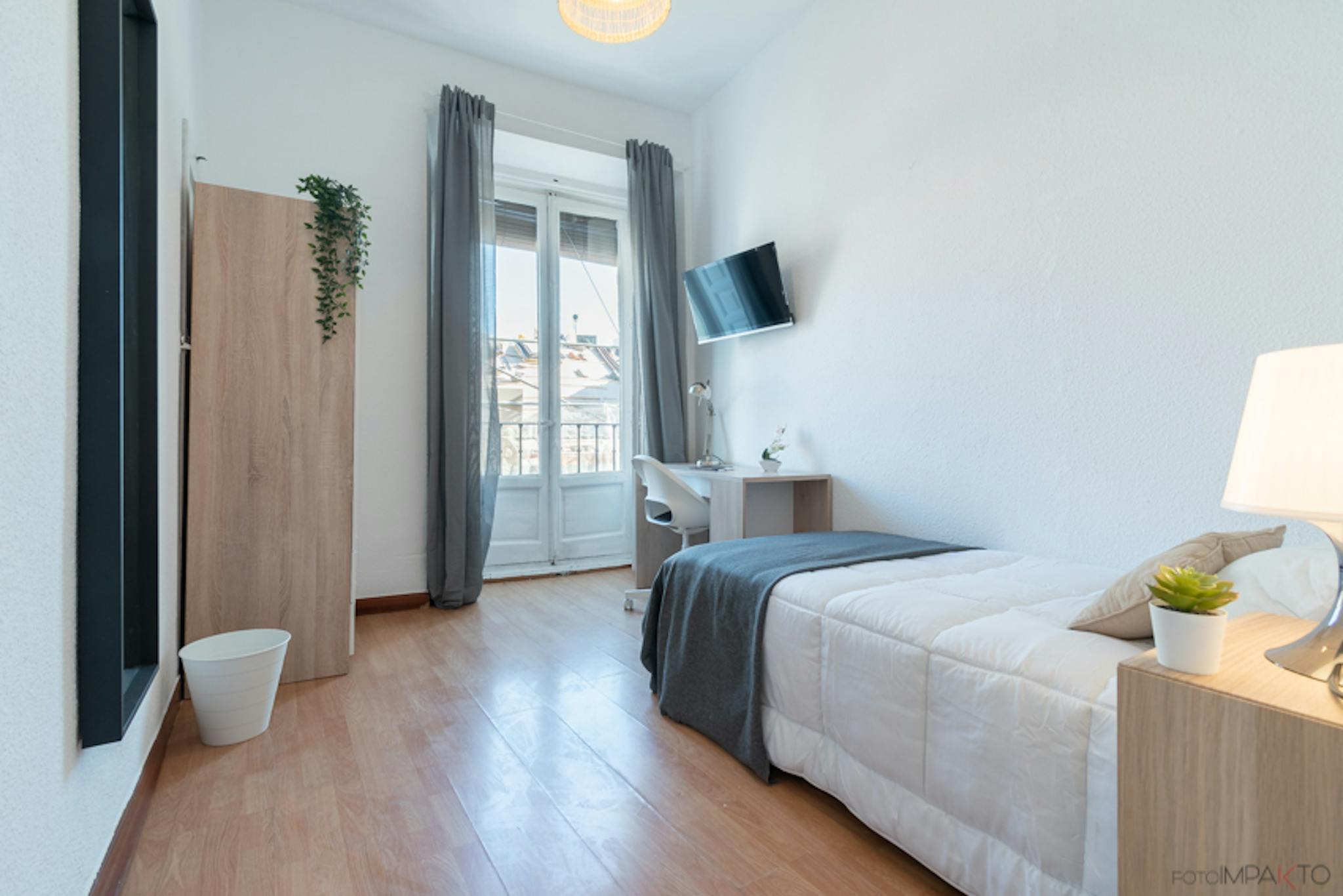 Calle de San Vicente Ferrer, Madrid preview