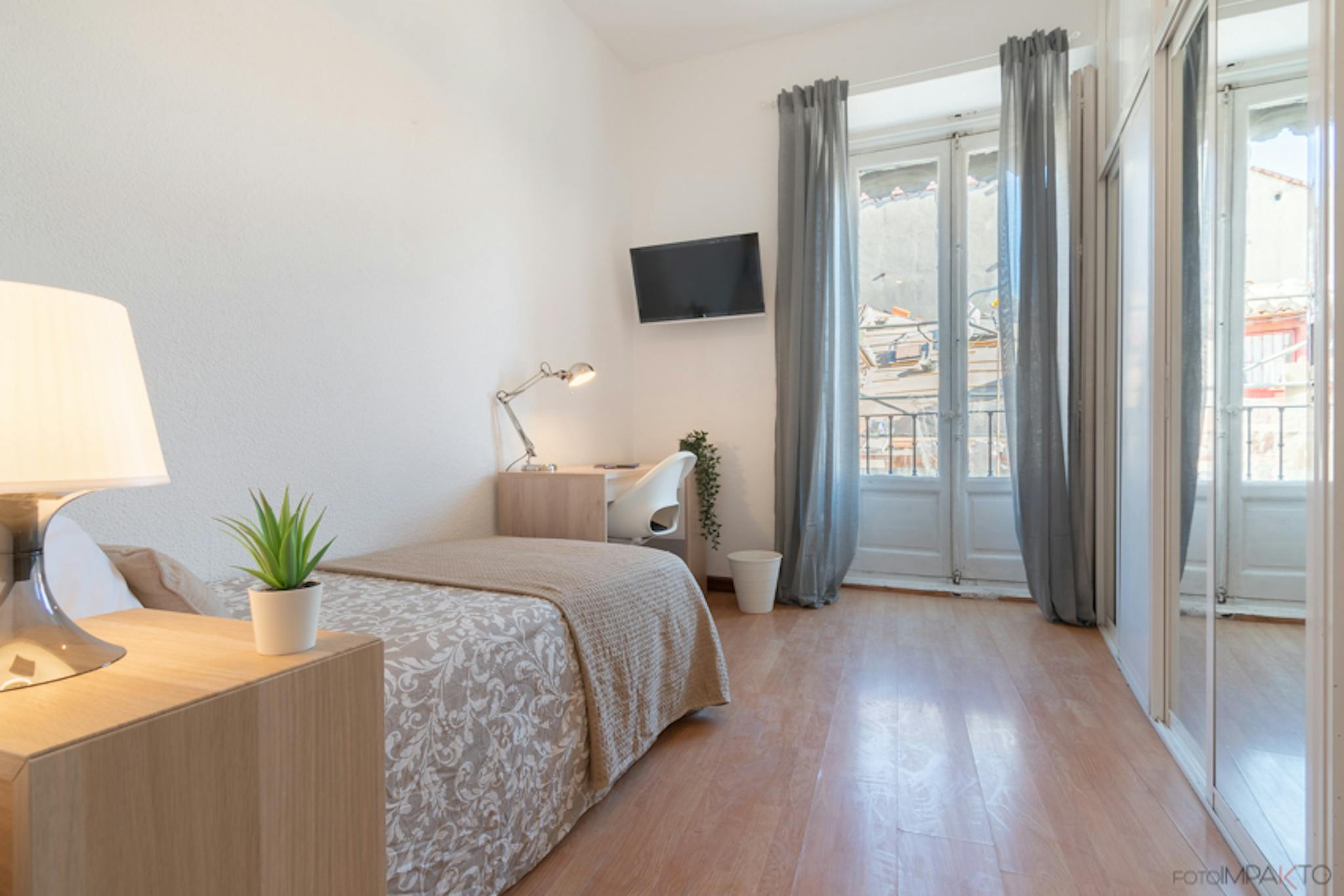 Calle de San Vicente Ferrer, Madrid preview